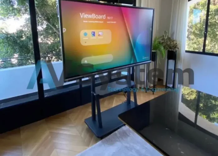 Salle de réunion avec écran interactif haute définition pour présentations